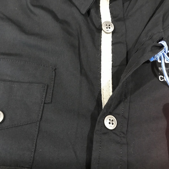 NEW Button-down short sleeve shirt - Picture 2 of 8